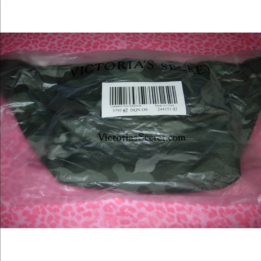 Victoria’s Secret Fanny Pack Large Belt Bag Camo - Picture 3 of 3